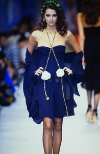 1054605481_chanel-ss-1992(9).thumb.jpg.5f2bdd67c493d5c189694285716d7fc1.jpg