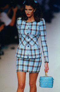 1146328270_chanel-ss-1995(5).thumb.jpg.e1a8f77bc87f490582ba2881a07dfeed.jpg