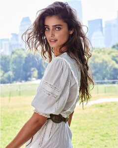 Taylor Hill 1.jpg