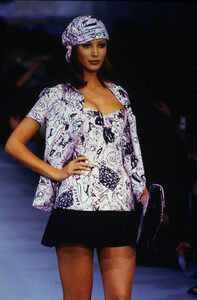 1153637569_chanel-ss-1993(4).thumb.jpg.9517e99c66bb9449dca28da83dd03728.jpg