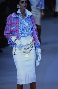 1173454040_chanel-ss-1992(3).thumb.jpg.49c935c1bdfa55b5034dc146d60af995.jpg