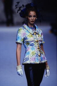 1266453190_chanel-hc-ss-1992(20).thumb.jpg.016ffccfe75600e59d49f51c106b0923.jpg