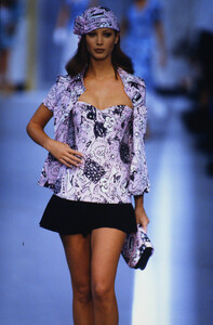 1274130681_chanel-ss-1993(3).thumb.jpg.f1e9ecf4dfbda9eba736d0925c2f114c.jpg