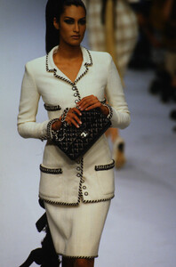 1274678214_chanel-hc-fw-1995(2).thumb.jpg.6b9e850d6610cbc5f6dd2fec7060c644.jpg