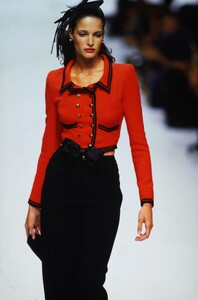 1289582662_chanel-hc-fw-1994(28).thumb.jpg.701bfd22b0a127e69e01b950bb948b10.jpg