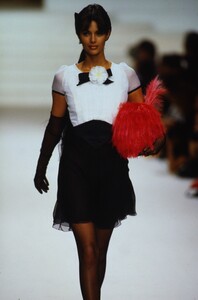 1311453235_chanel-hc-ss-1994(2).thumb.jpg.ab018037c9a6684de93a9cf3d1e2c4d6.jpg