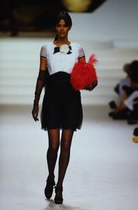 1385789846_chanel-hc-ss-1994(4).thumb.jpg.b2c5534a29c4ed5197c008805330f016.jpg