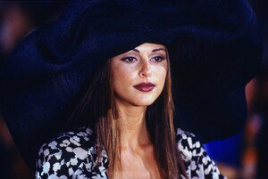 1399526089_donna-karan-ss-1993(1).thumb.jpg.01041d10e87c274bc8c18e6e89dd6a96.jpg