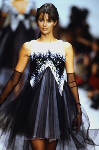 1401381982_chanel-hc-ss-1994(5).thumb.jpg.1a88f2e2c33053b835fdaa1650fc860f.jpg