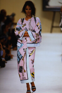 1424632256_chanel-ss-1994(20).thumb.jpg.6bba840c8fa070dcb81c2eee0832ecd1.jpg