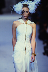 1433200982_chanel-hc-ss-1992(24).thumb.jpg.86f5a5bc7c4835696d1e9696adf0740f.jpg