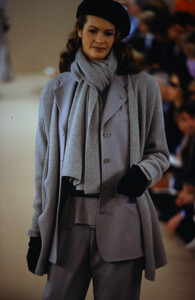 1495949481_calvin-klein-fw-1992(1).thumb.jpg.2a21ce0e365eff1c4eeb4dc925b0bd36.jpg