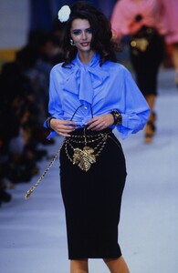 1521343285_chanel-ss-1992(2).thumb.jpg.7282217c2880b3bcb5b1c72a03b32592.jpg