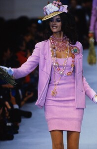 1548489033_chanel-ss-1992(5).thumb.jpg.d2b30ed44e289abf096fc66ffa0c9f7d.jpg