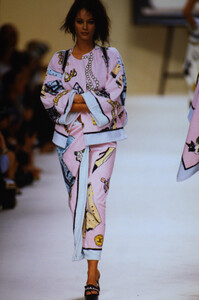 159608104_chanel-ss-1994(15).thumb.jpg.958e9100b927851e05fe47cef6250ee4.jpg