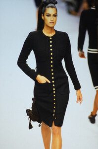 160758272_chanel-hc-fw-1995(6).thumb.jpg.5874bb992247cb6c3534583840113106.jpg