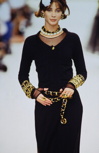 1616918509_chanel-fw-1991(21).thumb.jpg.e91c573eb21cba2aaae390d496bee4f2.jpg