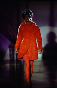 1673754134_versace-hc-fw-1993(11).thumb.jpg.1fce42144e99e9faf547ffd105cbe01c.jpg