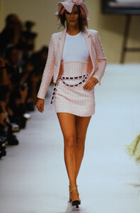 1744546858_chanel-ss-1994(3).thumb.jpg.fc094df3bfa0c9779c59f8ff9f9cb79d.jpg