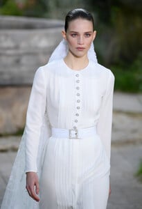 1790236319_ChanelRunwayParisFashionWeekHauteCoutureL_JIECwRGXfx.thumb.jpg.cca5fe69467288c0e3d63ed642cdde0a.jpg