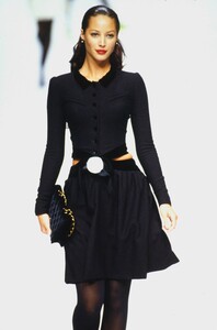 1819932719_chanel-hc-fw-1994(4).thumb.jpg.cb509c67d1a7407e572e2f6c71c3425c.jpg