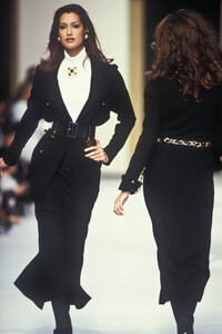 1859049742_Chanel1992WomenRTW52.thumb.jpg.d575b0035897a64908e1301d0218a358.jpg