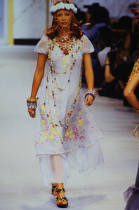 1897735675_chanel-ss-1993(8).thumb.jpg.e412954d14cb069eef617e044d650dcf.jpg