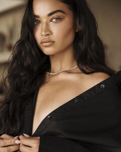 Shanina Shaik 1.jpg