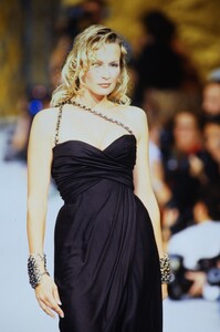 1941767106_chanel-hc-fw-1993(1).thumb.jpg.1181303def576048562c9aeb2dc89dda.jpg