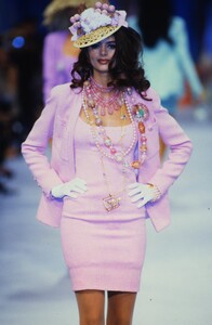 2029152741_chanel-ss-1992(7).thumb.jpg.8668787a91fdd2714db94e60303b7db7.jpg