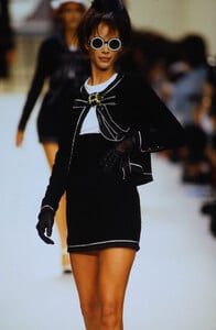 2051200004_chanel-ss-1994(6).thumb.jpg.70994d71103abc9263432c054eb33bd7.jpg