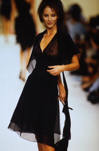 244465409_chanel-ss-1994(11).thumb.jpg.f62f9d3a2c172f0dc740b6d23c822966.jpg