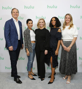 Zo+Kravitz+Hulu+Panel+Winter+TCA+2020+fjS8BIAqK_qx.jpg