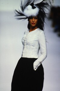 342520355_chanel-hc-fw-1994(8).thumb.jpg.1c68fe73a51802fc0059444eb92418e6.jpg