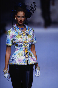 387468605_chanel-hc-ss-1992(21).thumb.jpg.dd032578d104ab5712f00f963709ce60.jpg