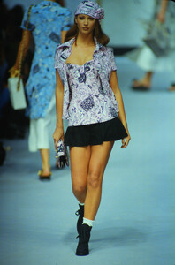 387562563_chanel-ss-1993(5).thumb.jpg.9b0585bb5cde5f572699ba4b34007337.jpg