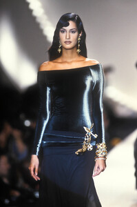 394359108_ChristianDior1993WomenRTW134.thumb.jpg.85e143054f6ad63719b544d011548e30.jpg