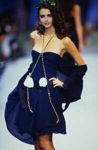 439027048_chanel-ss-1992(8).thumb.jpg.dd023ed6a99e439f1baf20131b087216.jpg