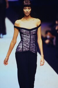 49287476_herve-leger-fw-1997(17).thumb.jpg.fc3acbdbf29fb5ab5d9b25a594c0a1b3.jpg