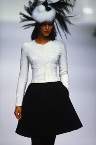 513861898_chanel-hc-fw-1994(6).thumb.jpg.6467499f0a152b0b2f9a9415561ba116.jpg