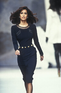 54650175_Chanel1992HauteCouture41.thumb.jpg.15a597dc4eb31200da6c1465e9d23444.jpg