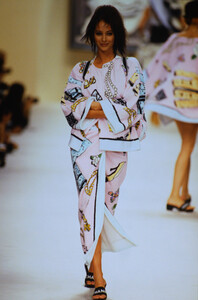 548778597_chanel-ss-1994(19).thumb.jpg.a57d95f7bcae4cbf256c028fe29a746f.jpg