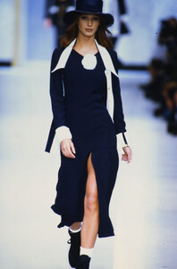 557486360_chanel-ss-1993(11).thumb.jpg.45a605a1a27bc281925e29aec4d80e6f.jpg