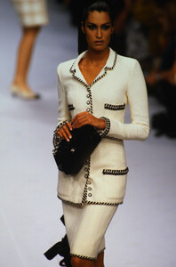 57018430_chanel-hc-fw-1995(5).thumb.jpg.077ced2a5ba64c8eb3622cc935ebb035.jpg