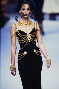 578788104_chanel-hc-ss-1992(22).thumb.jpg.57ead074031d2113fdd39419d8ae813d.jpg