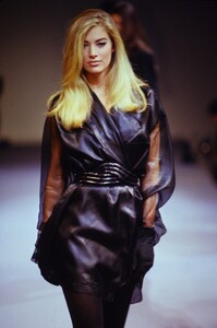 601620606_elaine-azzedine-alaia-fw-1990(5).thumb.jpg.e3cbb51bfc707eaef96d17febe4f62fe.jpg