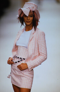 681257739_chanel-ss-1994(2).thumb.jpg.66ed3fb4efd462762460cc87ba73726b.jpg