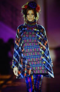 697201604_versace-hc-fw-1993(7).thumb.jpg.f1605ae62b7e1f076f8ae63f0e271af7.jpg