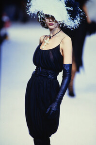 804813174_chanel-hc-ss-1992(14).thumb.jpg.5c7bddff2918a88307662b2062732a0b.jpg