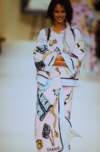 863798504_chanel-ss-1994(21).thumb.jpg.6da0fc69db31c56cee7d8ee11e3fda2e.jpg